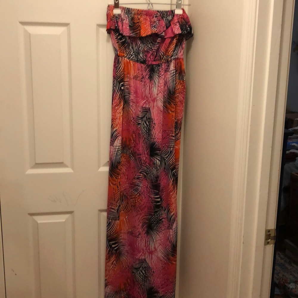 BOGO 50% off 
Women’s size medium maxi dress